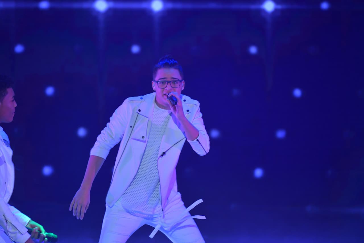 Brian lució como todo un band boy.