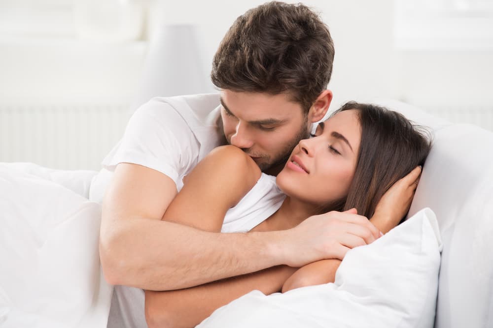 Quienes están a tu alrededor necesitan ver que realmente ellos son importantes para ti ya que a veces, debido a otros factores, no les expresas lo que sientes y eso crea ciertas desazones emocionales que a la larga causan tibiezas en la relación sentimental.