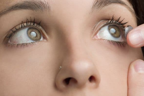 También te indicará por cuántas horas puedes usarlos sin sacártelos, y cuándo deberías reemplazarlos.