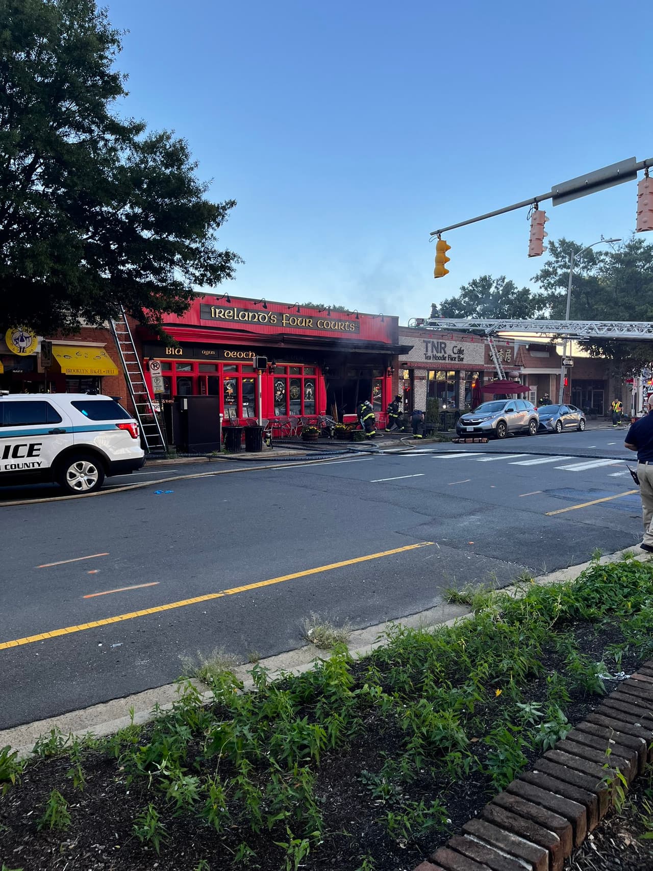 Las llamas fueron controladas y se hicieron trabajos de enfriamiento de estructura.