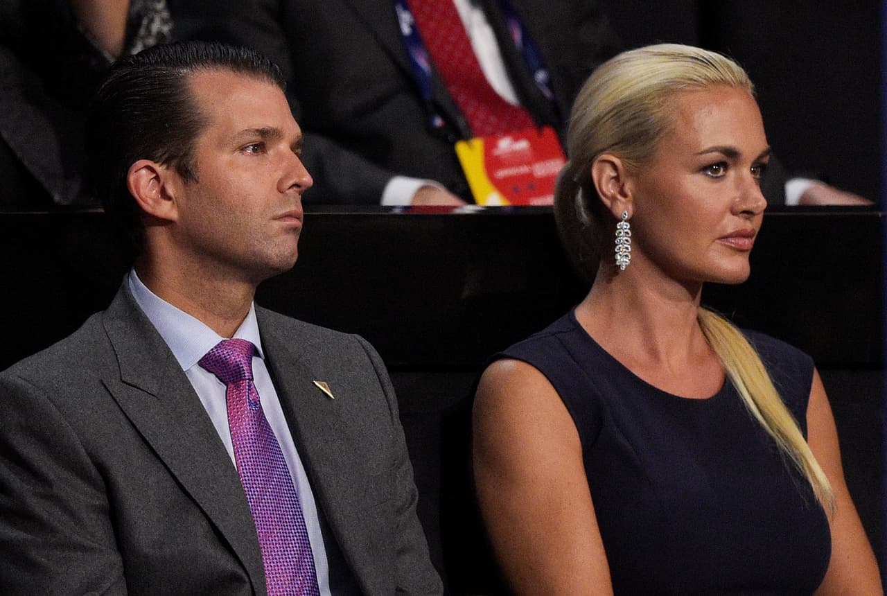 Donald Trump Jr. junto con su esposa Vanessa Trump, quien fue ingresada a un hospital este lunes luego de abrir un sobre dirigido a su esposo que contenía un polvo blanco que resultó ser maicena.