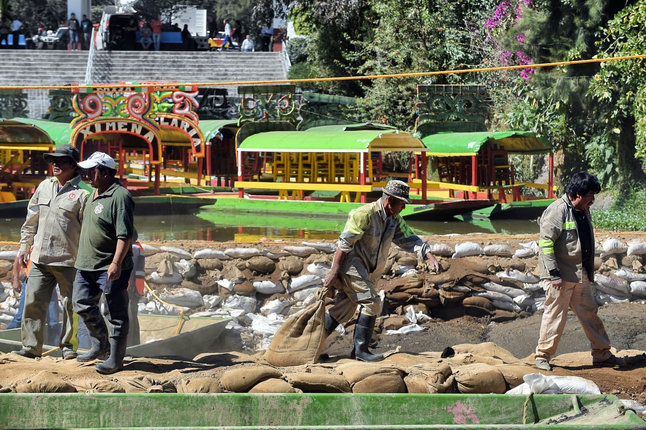 Aunque geólogos y geofísicos ya analizan las evidencias para determinar el origen de la grieta, el director de Protección Civil dijo que este tipo de grietas son normales por el tipo de suelo.