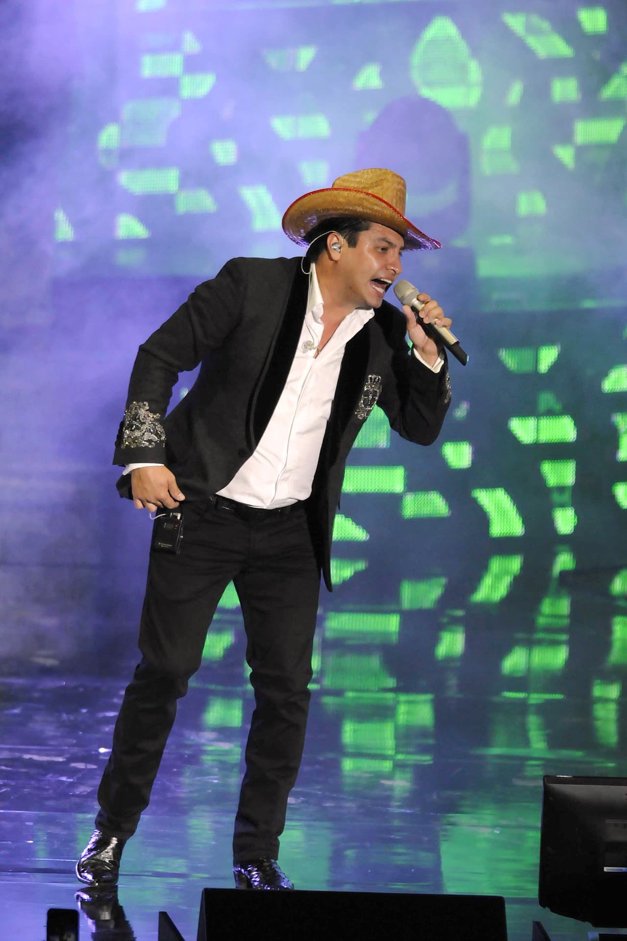 Julión Álvarez dijo que pedirá 
<b><a href="https://www.univision.com/radio/raul-brindis/liberan-cuentas-de-julion-alvarez-en-eeuu-al-no-encontrarlo-culpable-de-lavado-de-dinero-video" target="_blank">se limpié su imagen</a></b> en varios medios de comunicación, una vez que aclare las acusaciones que le hizo el Departamento de Estado de Estados Unidos.