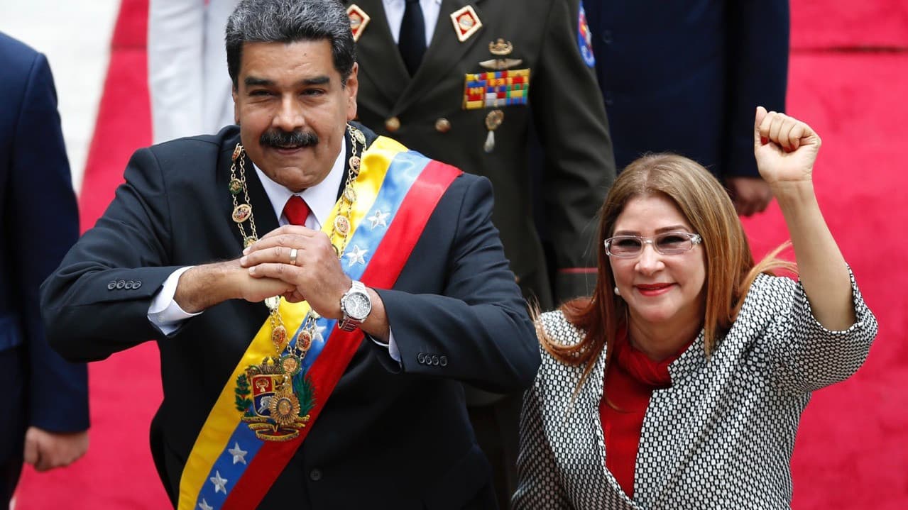 Vuelos con dinero del narco y un decomiso en París: en qué fundamenta EEUU su caso contra Maduro y su esposa