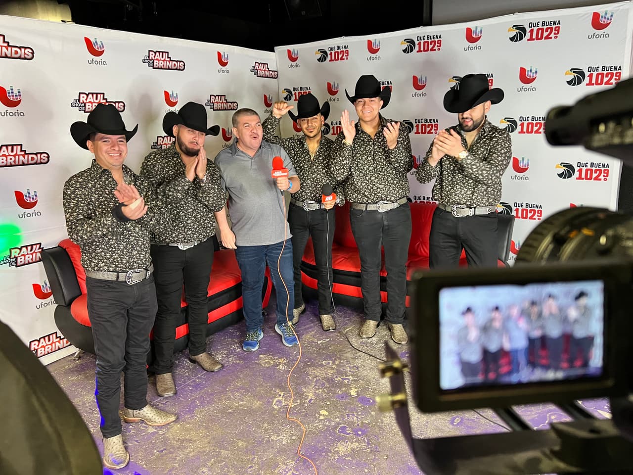 El Turky se dio su palomazo entrevistando a La Fiera de Ojinaga, que también estuvo en la celebración de Raúl Brindis.