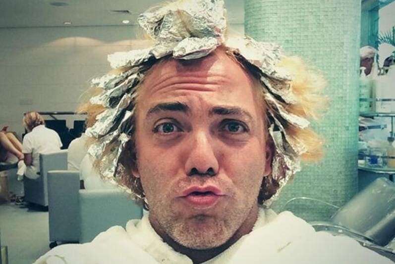 Otra de sus peores selfies es esta. ¿Qué se hace Cristian en la cabeza?