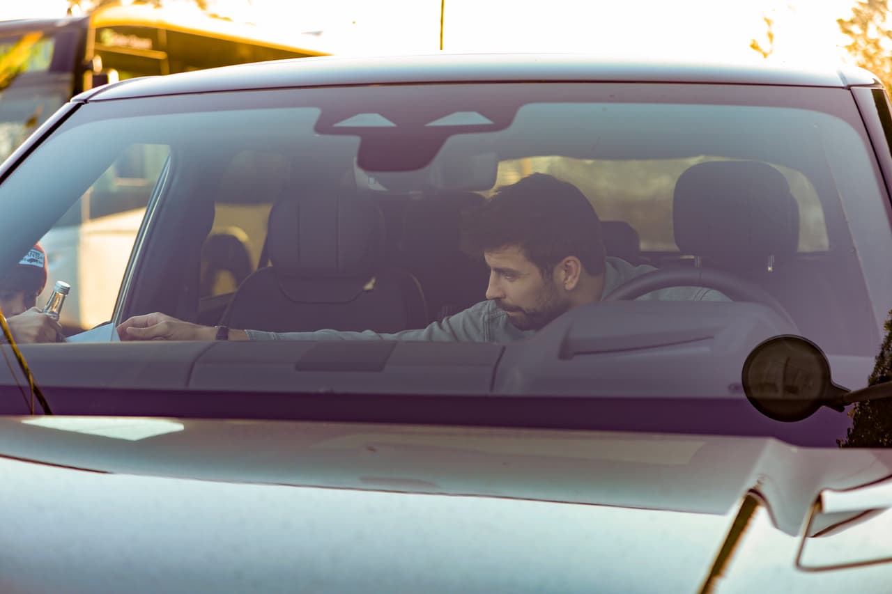 Le tendió la mano para detener lo que el pequeño de 10 años cargaba.