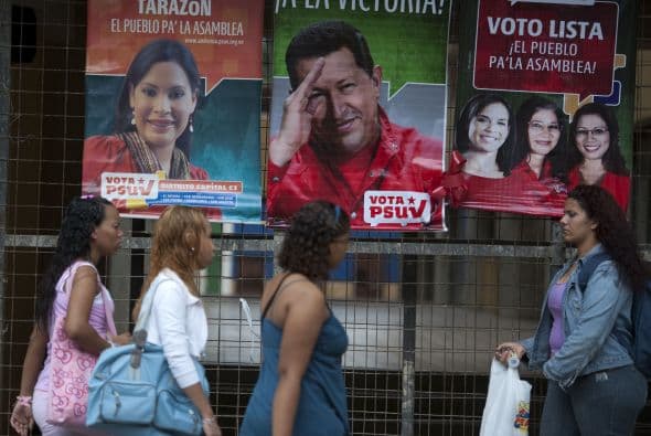 Tres meses después, Chávez sometía a una nueva consulta popular una enmienda a la Constitución para la reelección indefinida de los cargos electos, incluido el suyo, y en esta ocasión obtuvo el "Sí" de los venezolanos para buscar un nuevo mandato en 2012.