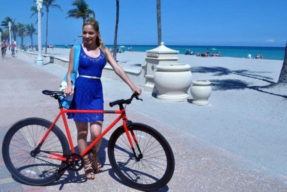 Las chicas de Nuestra Belleza Latina se escaparon a la playa y deleitaron a los caballeros con sus espectaculares curvas latinas.