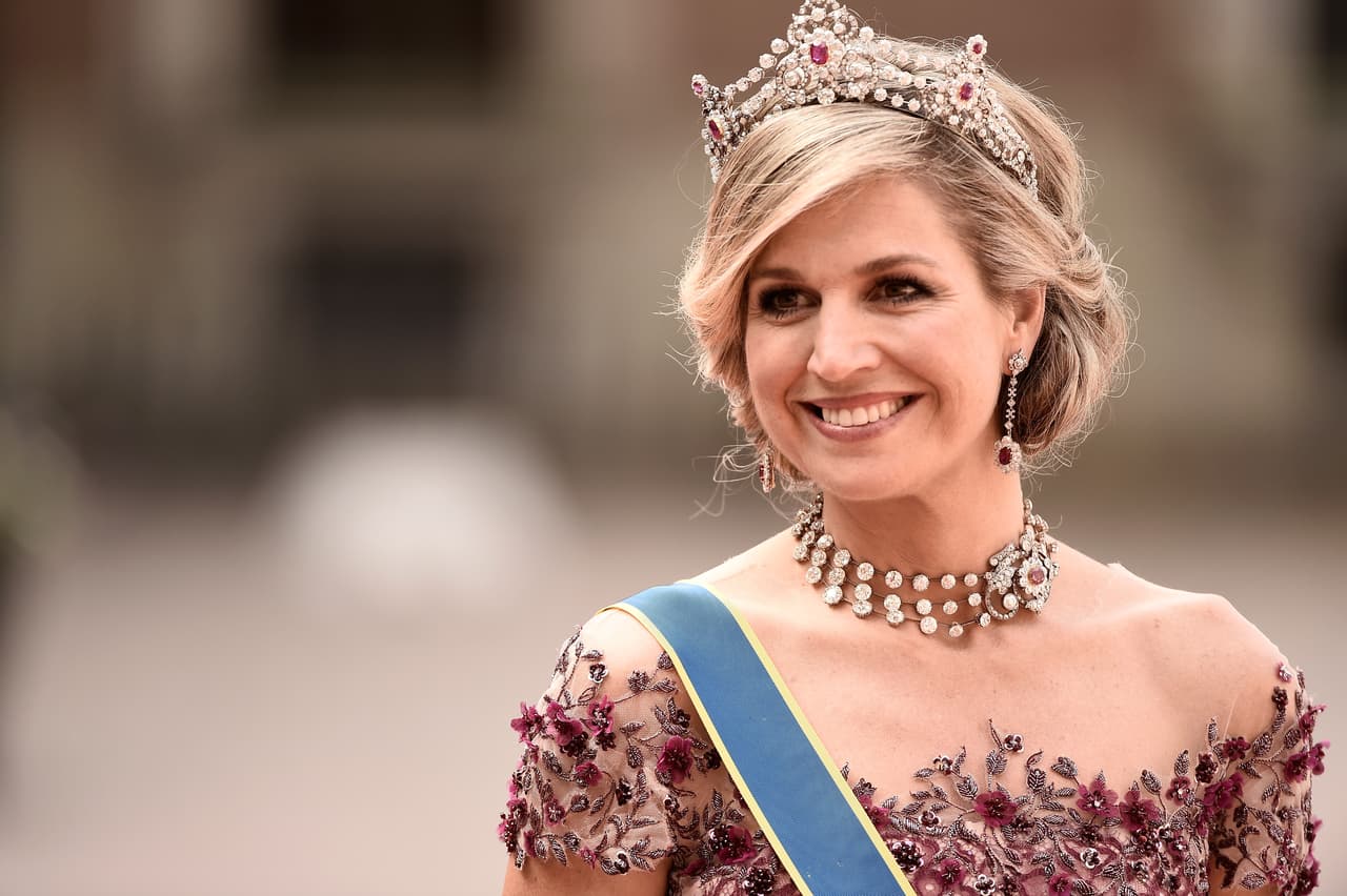 Reina Máxima de Holanda. Su personalidad simpática y espontánea, así como sus acertadas elecciones de estilo, no permiten que la reina de origen argentino pase desapercibida.