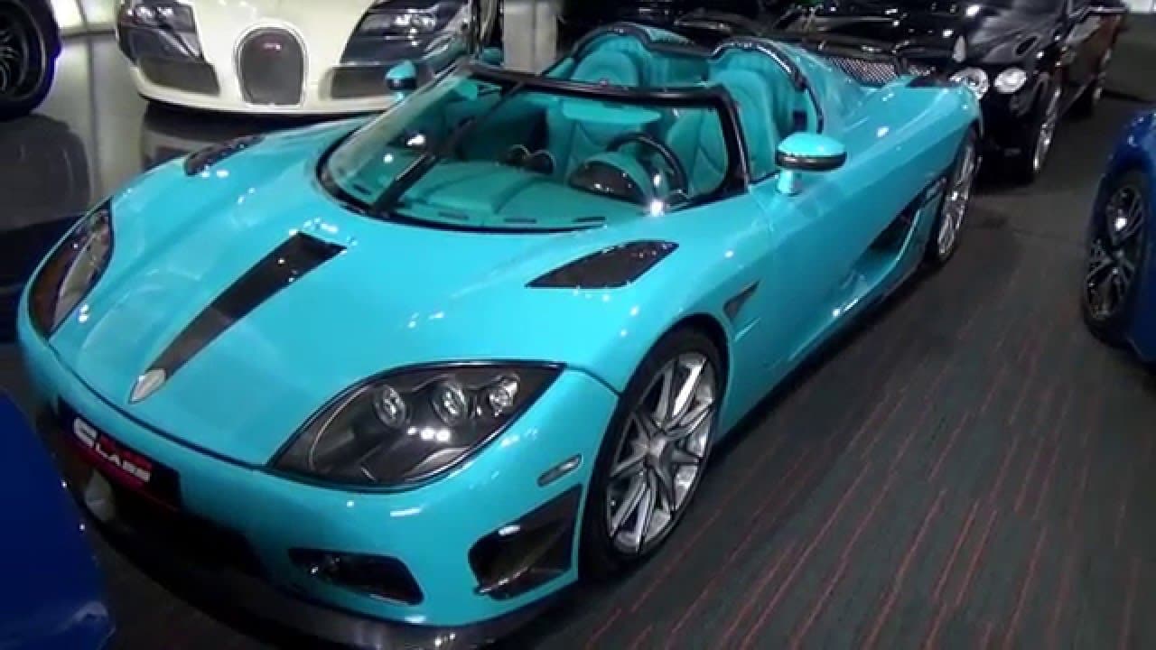 Este vehículo cuenta con un motor V8 de 4.87 litros y es capaz de producir hasta 1,017 caballos de potencia y alcanzar una velocidad máxima de 250 mph (400 kmh).