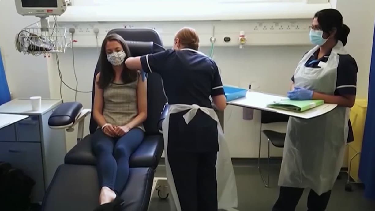 Padres de familia y maestros protestan contra el mandato de vacunación en escuelas de California