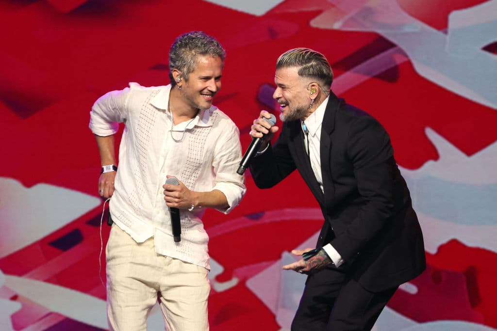 Vicente García y Pedro Capó en el homenaje a Carlos Vives.