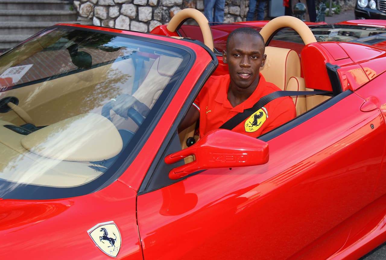 Un par de años antes de aquellas pruebas, más precisamente en 2008, el jamaiquino que estrenaba el oro obtenido en los juegos olímpicos de Beijing, tuvo la oportunidad de conducir un 
<b>Ferrari F430</b> 
<b>Spider</b> en una de las secciones del circuito de 
<b>Fórmula Uno de Monte Carlo</b>, en Mónaco.