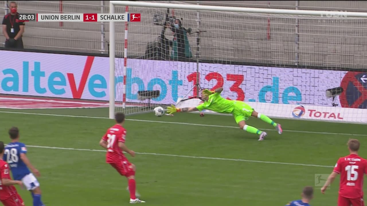 ¡GOL-LA-ZO! Kenny sacó un potente disparo de larga distancia para empatar 1-1 el partido