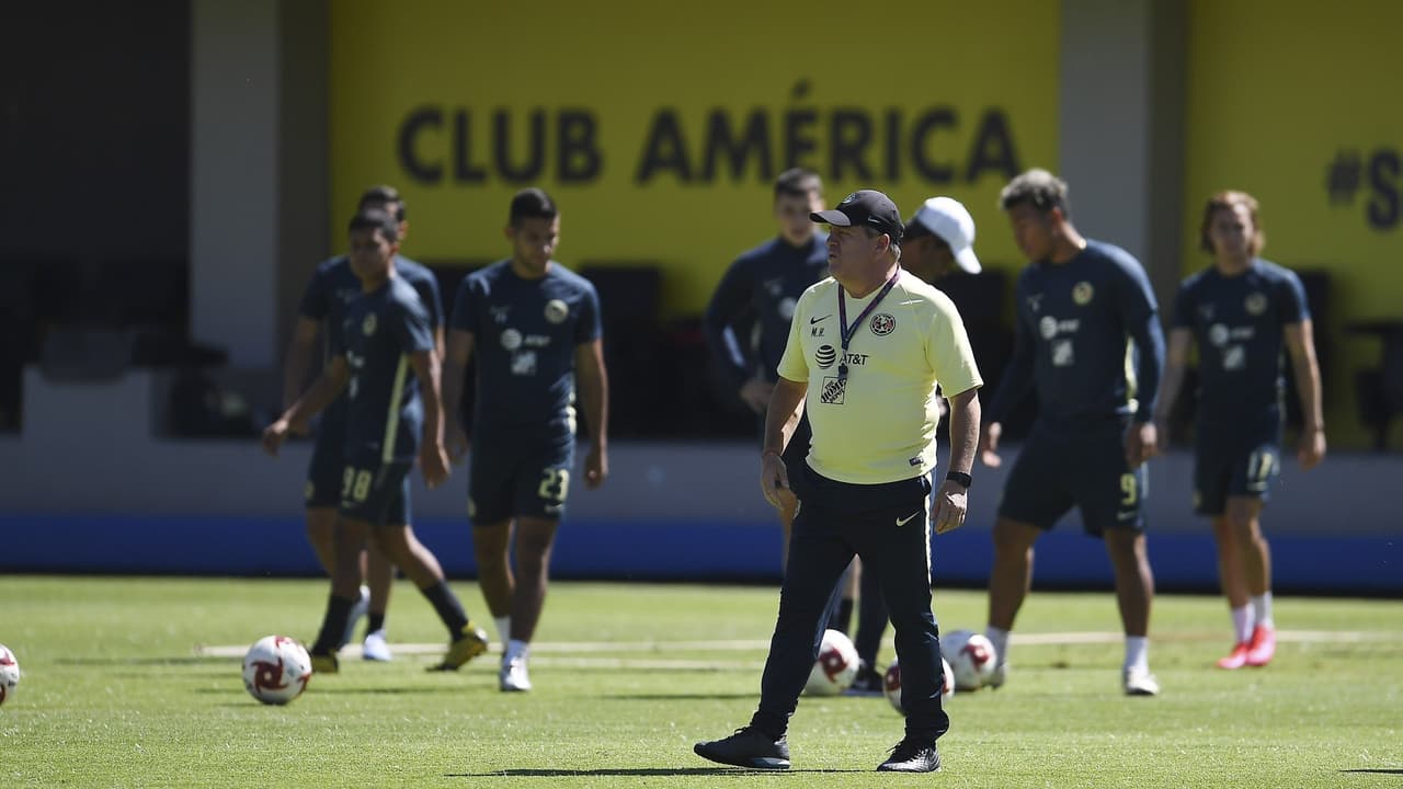 Con Renato y Reyes, América vuelve a los entrenamientos