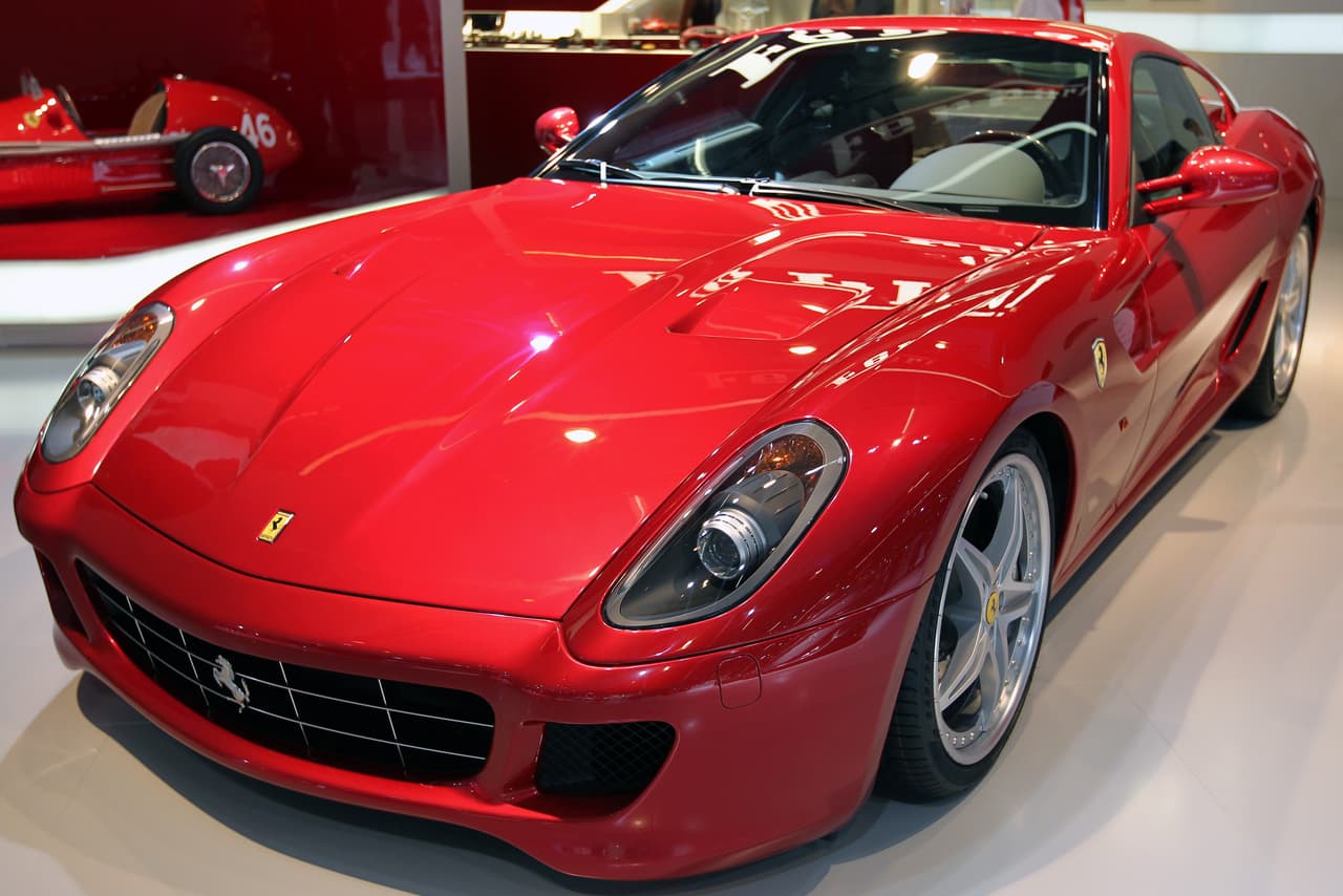 Una de las grandes joyas de George Michael fue este Ferrari 599 GTB Fiorano, el cantante inglés fue dueño de uno de los 30 ejemplares de la edición que construyó la marca italiana.