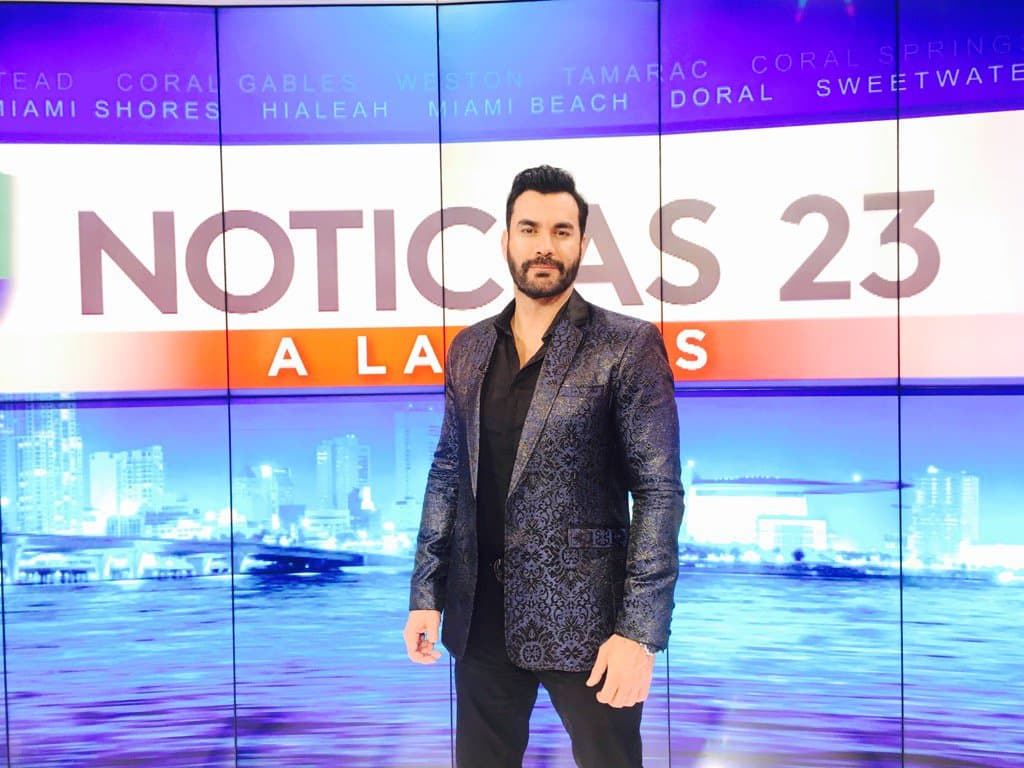 Esta barba era ideal para su look de cantante de música regional, ya que combinaba a la perfección con esos extravagantes sacos y botas picudas que usaba en cada grabación.