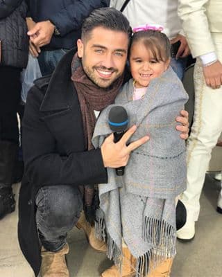 A través de su segmento 'Voces de Esperanza', Borja ha creado conciencia sobre grandes desafiós que enfrentan muchas personas, a la vez que ablanda el corazón de los televidentes para que les brinden ayuda.