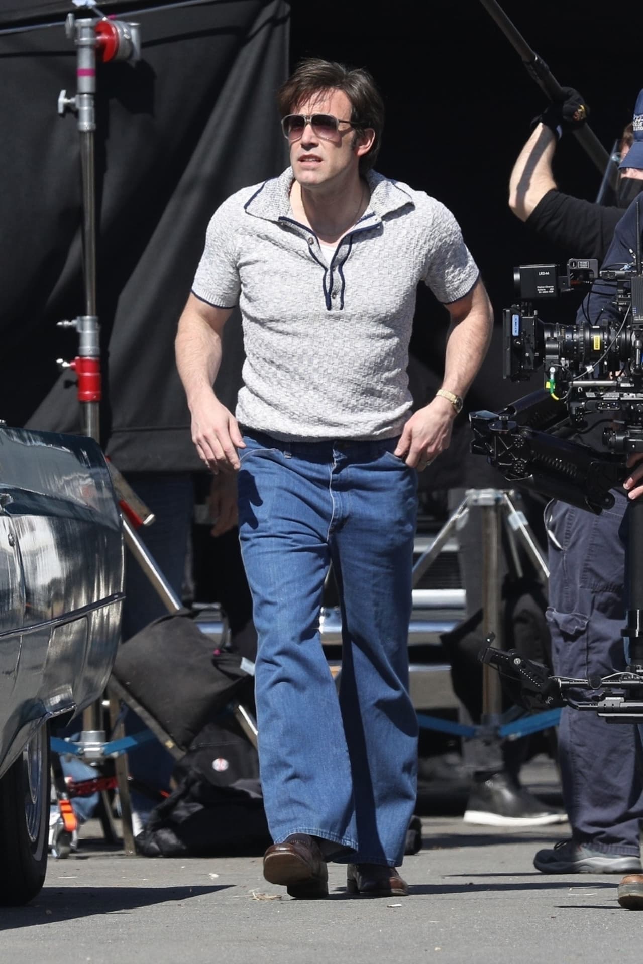 Es una historia en la que se relata cómo un niño que crece en Long Island busca figuras paternas entre los clientes del bar de su tío.
<br>