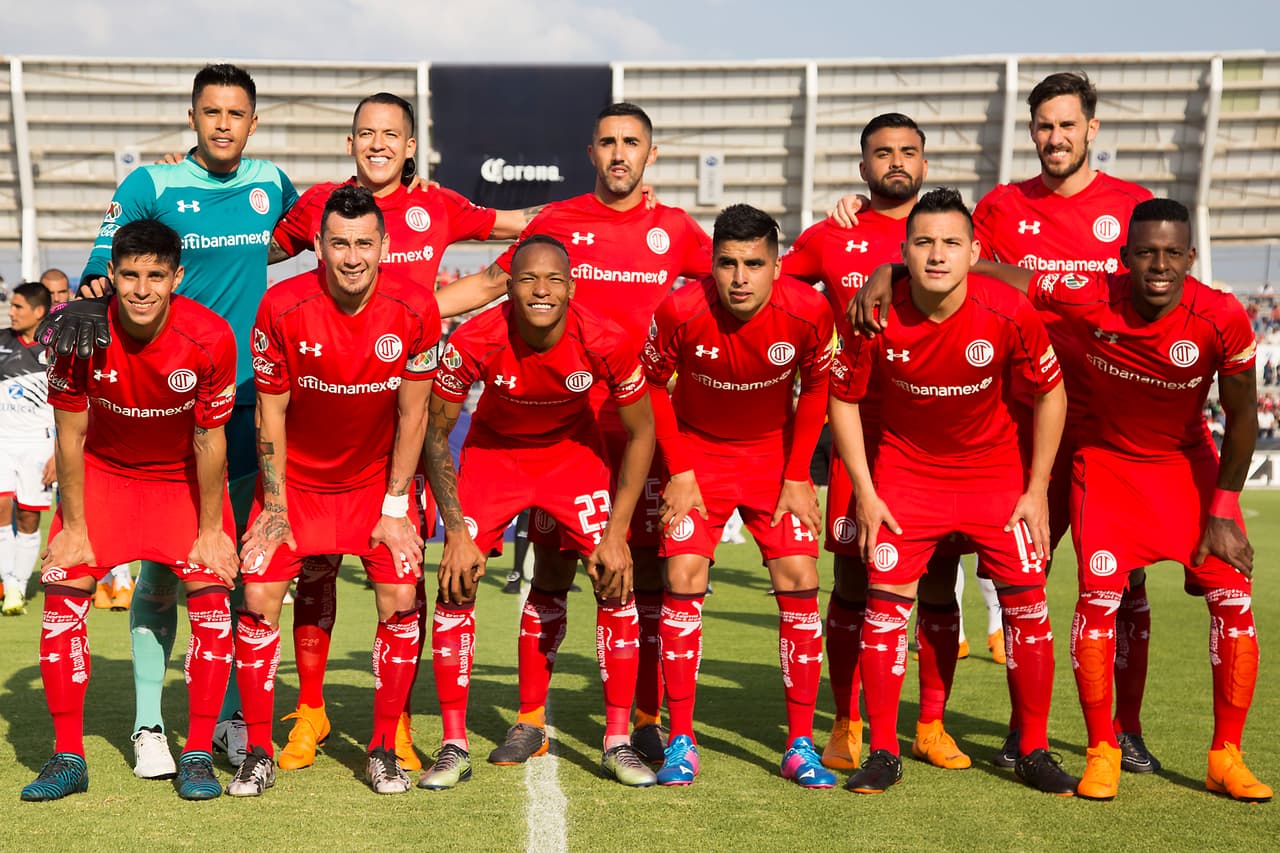 Toluca llegó a 27 unidades y le arrebataron el liderato general a Santos que perdió su encuentro de la jornada.