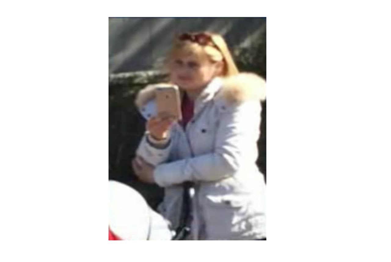 Mujer golpeó a niño con palo de hockey en Staten Island