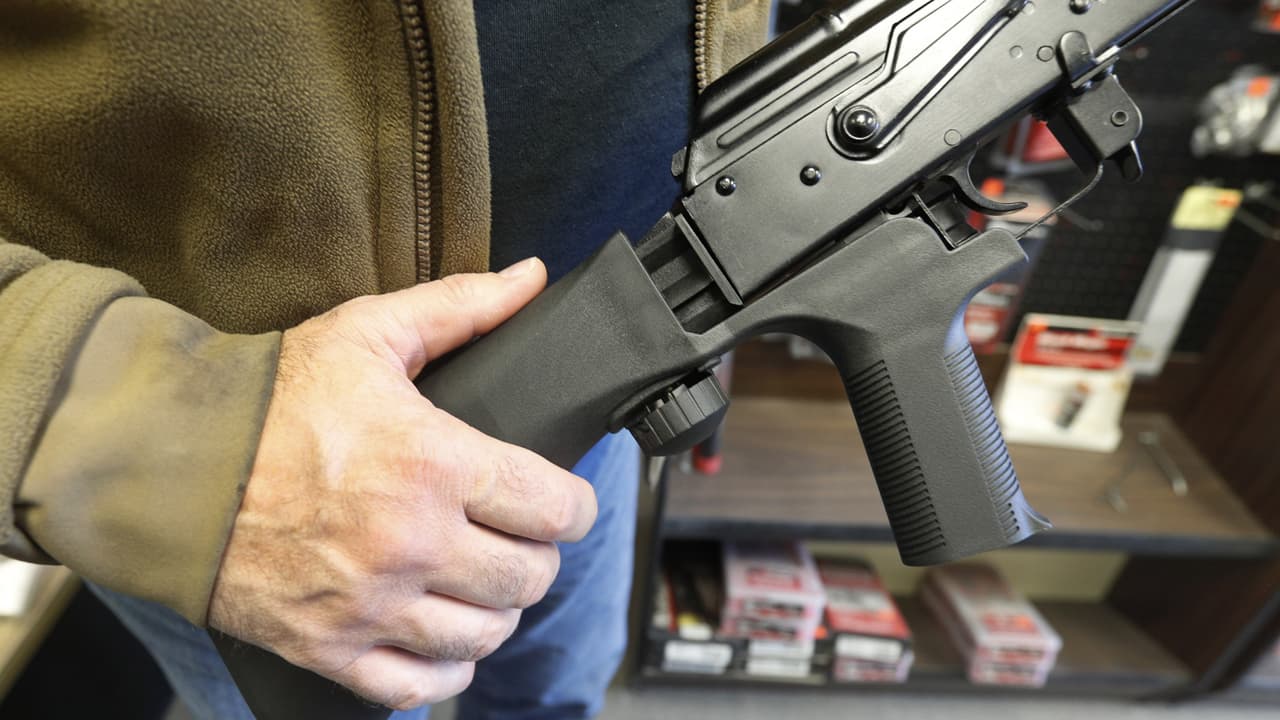 Detienen a un hombre con un rifle semiautomático en Times Square