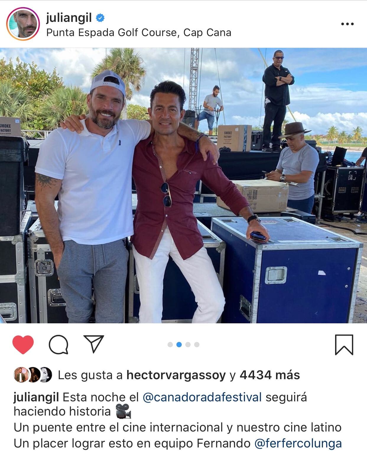 <b>Julián Gil</b> se encuentra en Punta Cana, como parte del Cana Dorada Film Festival, en donde ha coincidido con el actor 
<b><a href="https://www.univision.com/local/chicago-wgbo/fernando-colunga-reaparece-ante-su-publico-para-responder-si-se-ha-practicado-o-no-cirugias-en-el-rostro-video" target="_blank">Fernando Colunga.</a></b>