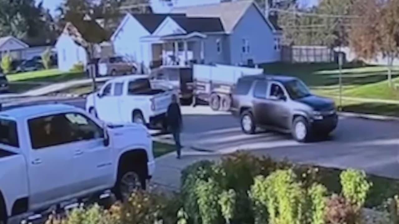 El video del momento en que un hispano es detenido por agentes federales frente a su casa