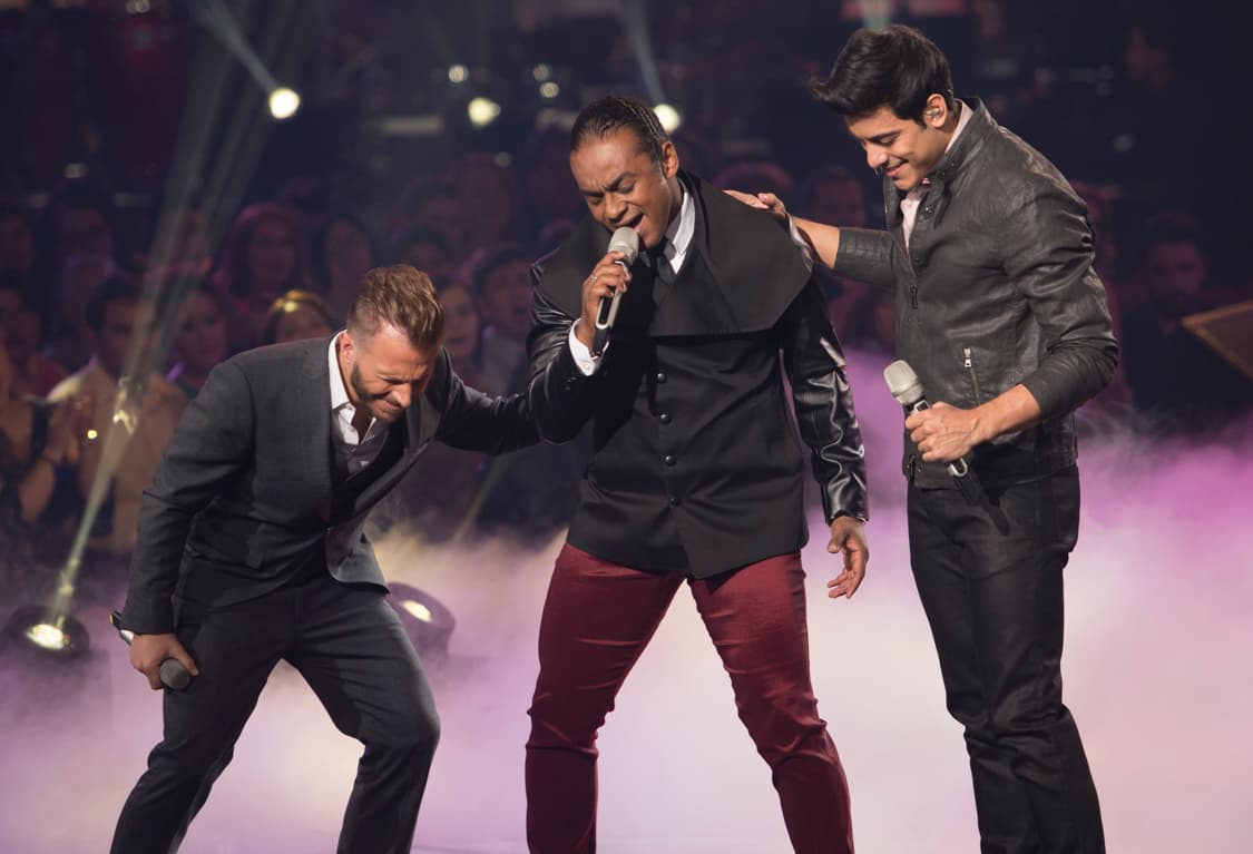 Gran lluvia de estrellas se dio cita, Carlos Rivera, Julión Álvarez, Ricardo Montaner, Moderatto, Kumbia All Starz y La Sonora Dinamita formaron parte de los musicales. La gran sorpresa de la noche fue el reencuentro de Pee Wee con los Kumbia All Starz, quien por desgracia fue el primer capitán eliminado junto con la Familia Gómez.