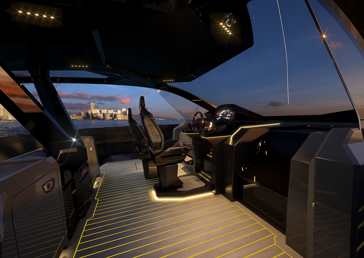 Por su parte, el panel de instrumentos fue 
<b>adaptado a un estilo náutico</b> con acabados de fibra de carbono, en el que se integran todos los sistemas de navegación y control.