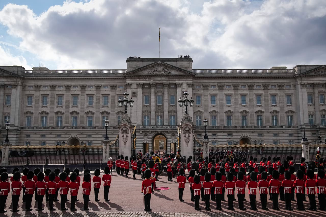 La procesión de la reina Isabel II.