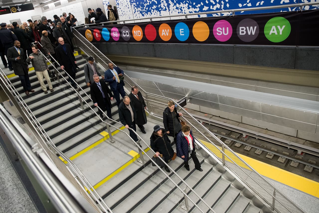 Agentes de cabina del metro brindarán servicio a usuarios desde las plataformas