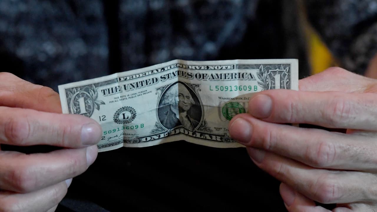 Proponen dar hasta $1,000 mensuales a jóvenes y víctimas de violencia doméstica en Los Ángeles