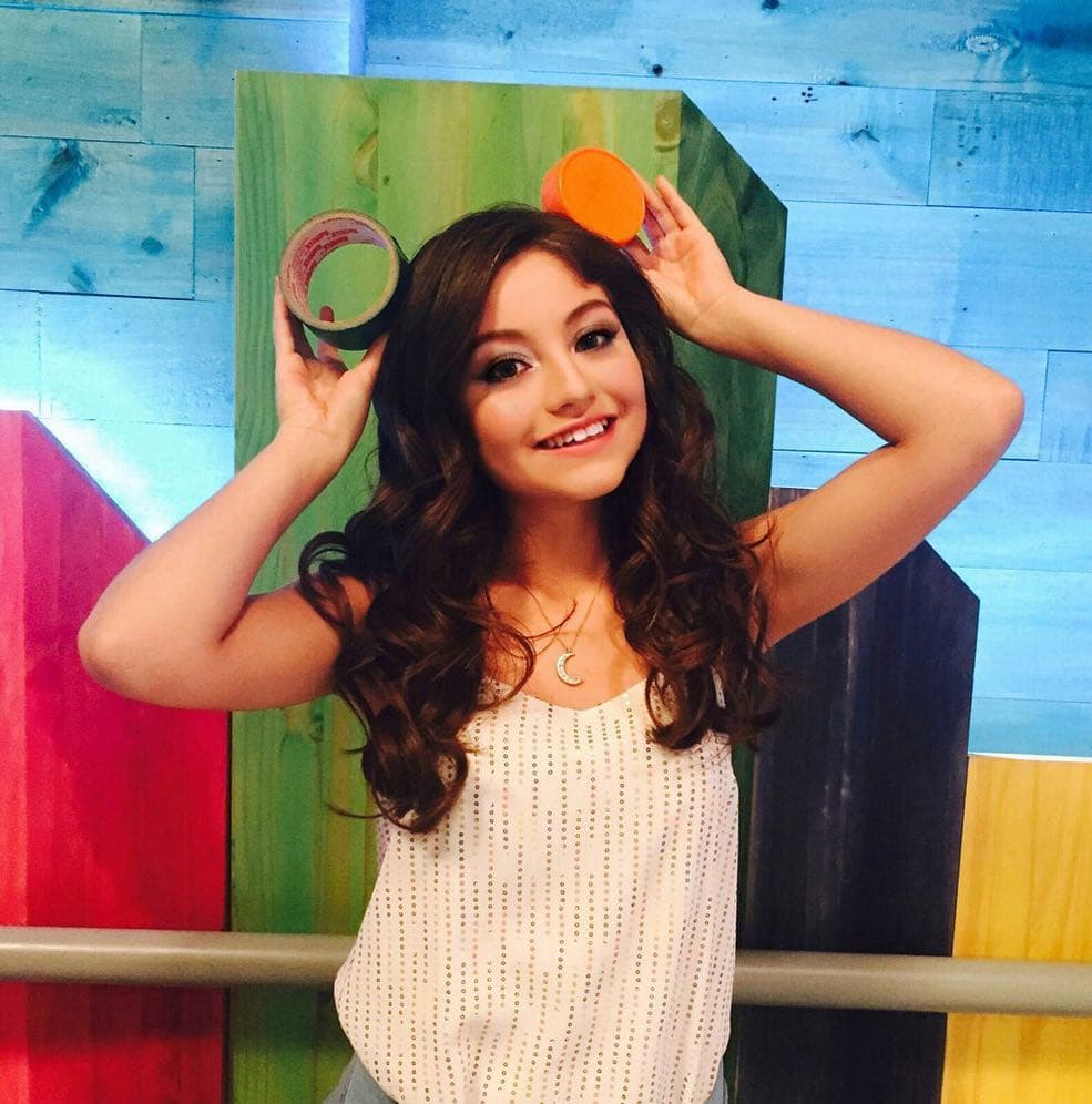 Su fama como actriz la llevó a convertirse en influencer, actualmente alimenta su exitoso canal de Youtube: Karol Sevilla.