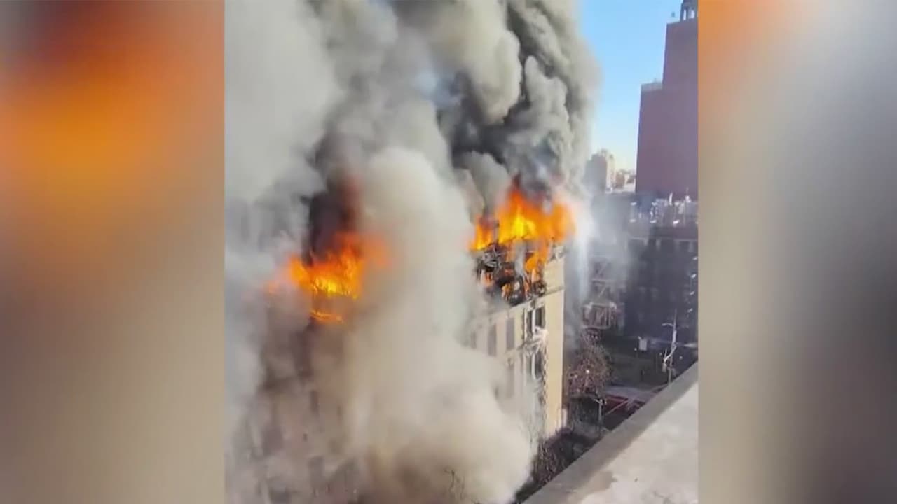 Decenas de desplazados tras incendio en edificio de Upper West Side