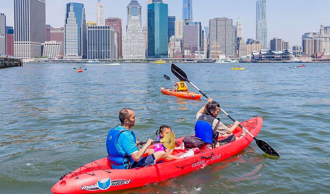 Actividad de verano: Ahora puedes pasear gratis en kayak en Brooklyn Bridge Park