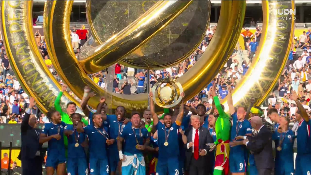 ¡Con todo y Trump al frente! Chelsea recibe trofeo del Mundial de Clubes