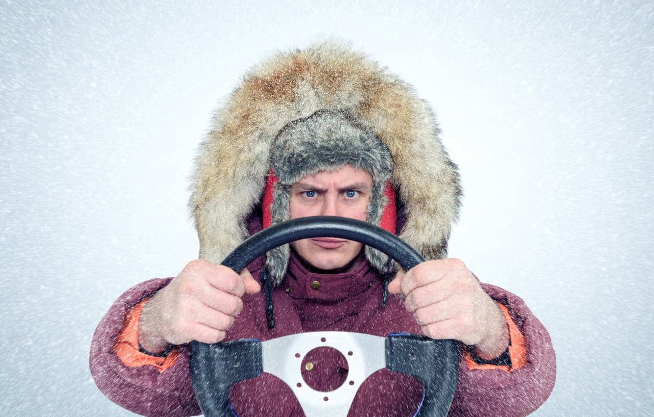 Otro punto importante ocurre en el interior del auto. Asiento y volante frío no permitirá manejarlo con la misma precisión que bajo temperaturas ideales.
