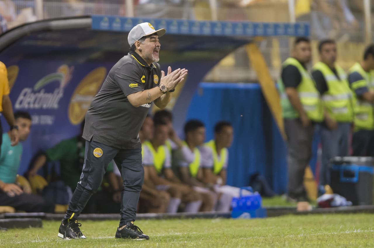 El estratega no dudó en arengar y darle ánimo a sus dirigidos con el sueño de la primera victoria.