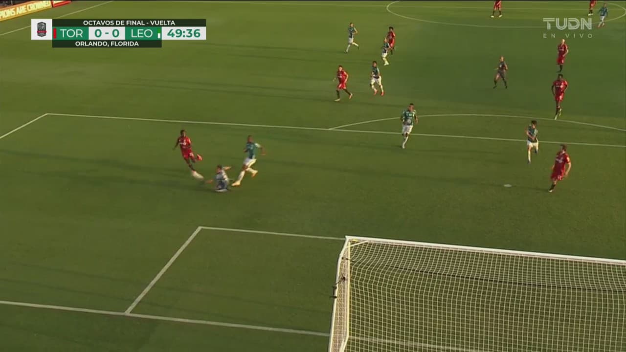 ¡Gran achique de Cota! Rodolfo le quita el gol Richie Laryea