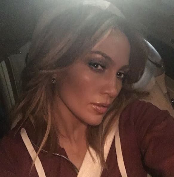 De cualquier manera JLo es una mamita.