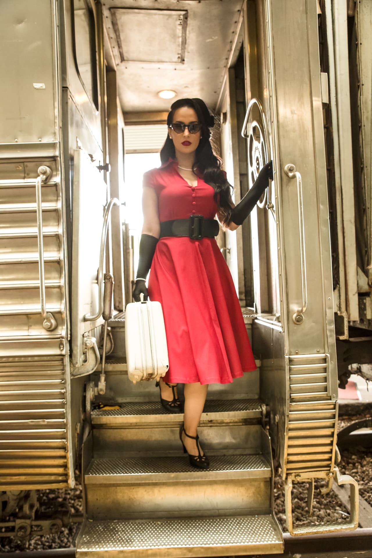 'Merezco mucho más' formará parte del próximo álbum de Victoria ‘La Mala,’ y fue escrito y producido por Luciano Luna, quien ha trabajado con algunos de los nombres más influyentes en el género, incluyendo a Banda El Recodo y Gerardo Ortiz.