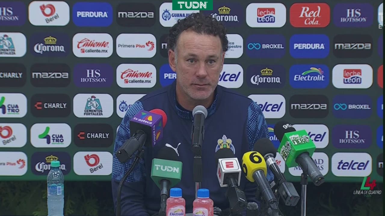 Milito reacciona al polémico arbitraje de Adonai en el León vs. Chivas