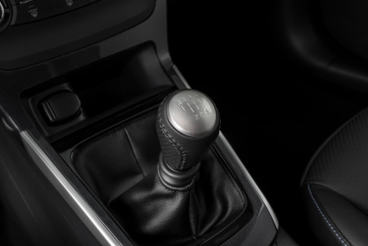 La otra gran novedad que llega en el Nissan Sentra SR Turbo 2017 es la posibilidad de adquirirlo con una transmisión manual de 6 velocidades, algo cada vez más difícil de encontrar en vehículos de esta categoría.