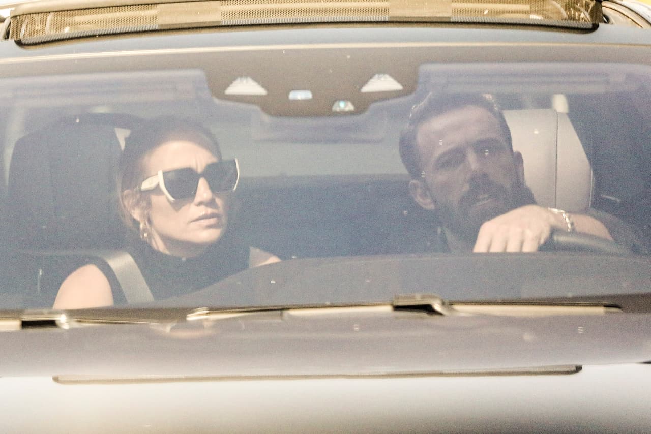 La reaparición de la pareja ocurre en medio de reportes que indican que los artistas 
<b><a href="https://www.usmagazine.com/celebrity-news/news/jennifer-lopez-ben-affleck-are-discussing-marriage-again/" target="_blank">"están hablando seriamente de casarse"</a></b> tras reavivar su romance, dijo una fuente a la revista US Weekly el pasado 24 de agosto. 
<br>