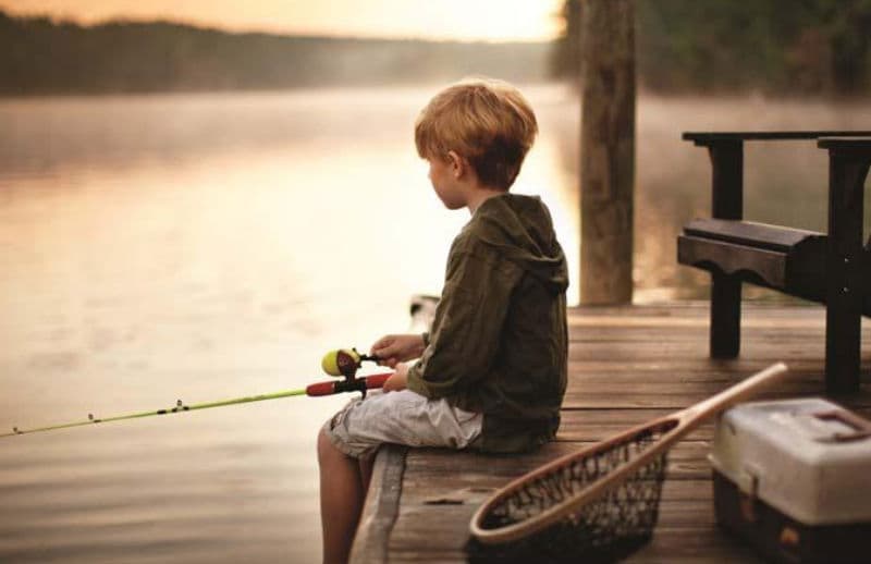 Take Me Fishing™ y Vamos A Pescar™ con la ayuda de las agencias estatales de Pesca y Fauna, identificaron más de 300 lugares favorables para salir a pescar y navegar con tu familia y amigos en los EE.UU. Aquí te presentamos los 10 mejores.