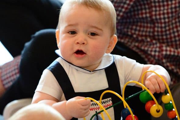 Y como los bebés no saben de títulos nobiliarios, 'little George' se divirtió de lo lindo, como un niño cualquiera.