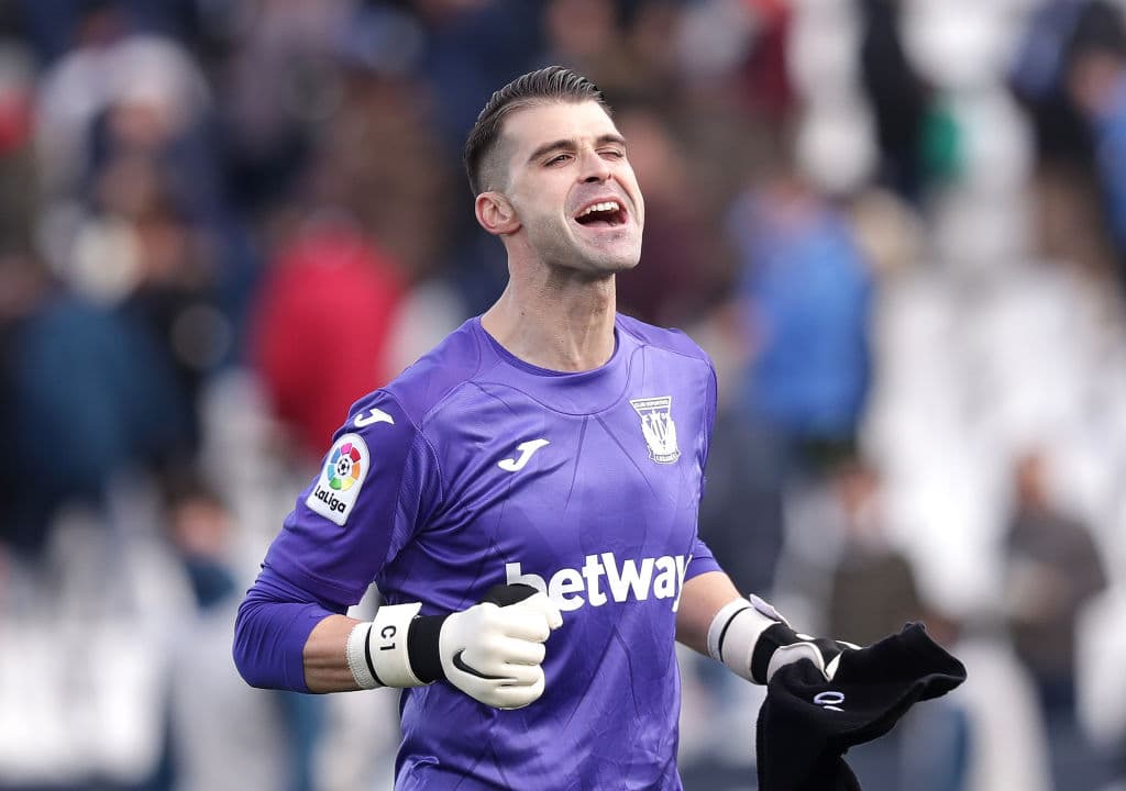 El leganés de Javier Aguirre se impone 2-0 ante el Espanyol y se despega del último lugar de la tabla de La Liga española. Los autores de los goles fueron Martín Braithwaite y Youssef En-Nesyri.