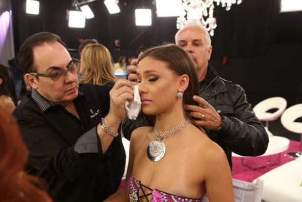 La mexicana Mariana Torres es conocida como la ''chica besucona'' de Nuestra Belleza Latina. Ella logró conquistar el corazón del hermano de Alejandra Espinoza. Trata de llevarse bien con todas y no causar problemas en la Mansión.